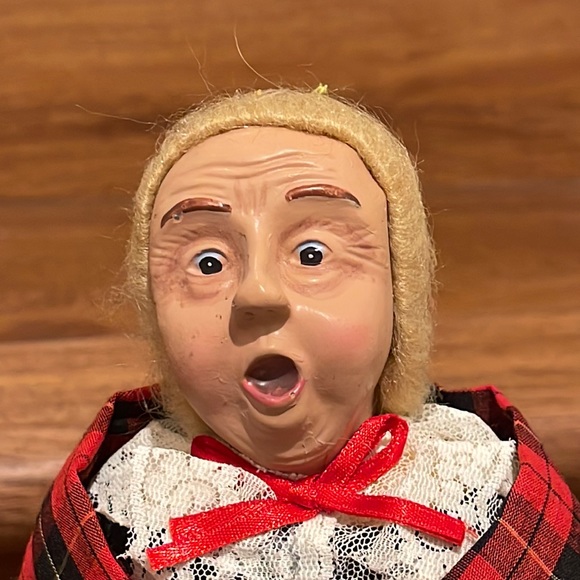 Vintage Byers Choice Christmas Carolers Couple Seniors Singer Figurines - Picture 16 of 16